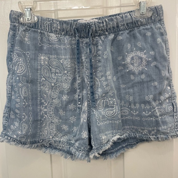 Shorts - Picture 2 of 3
